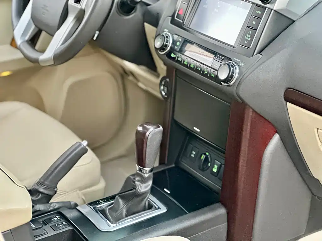 Toyota Prado 2015 — фото 41