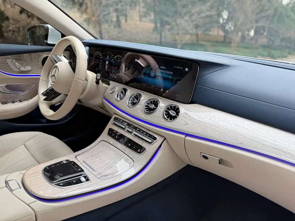 Mercedes-Benz E-Class 2023 — фото 18