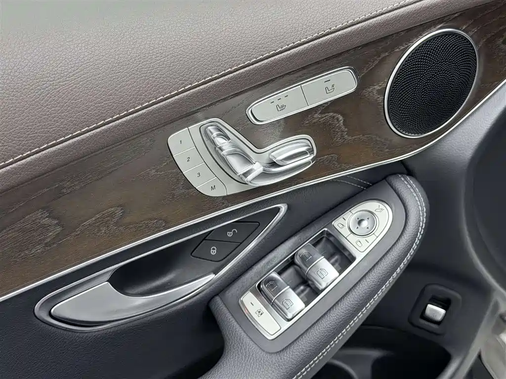 Mercedes-Benz GLC 2020 — фото 35