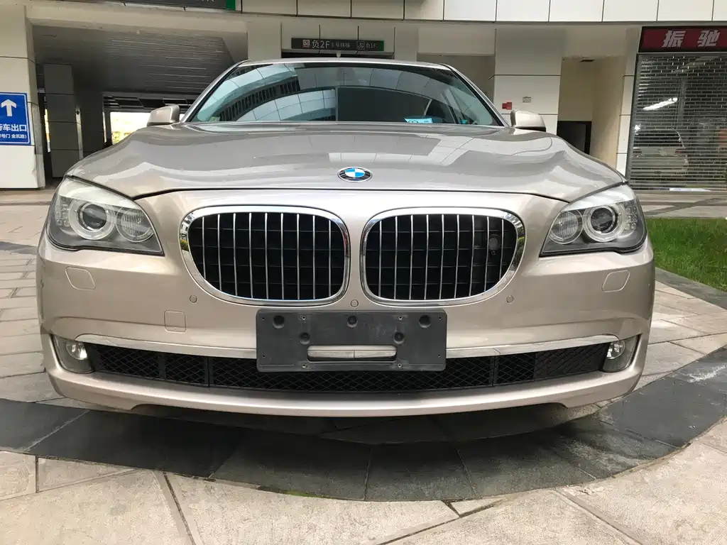 BMW 7 Series 2012 — фото 1