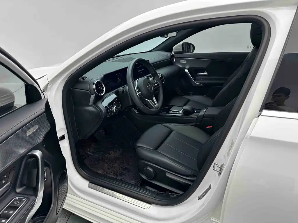 Mercedes-Benz A-Class 2022 — фото 9