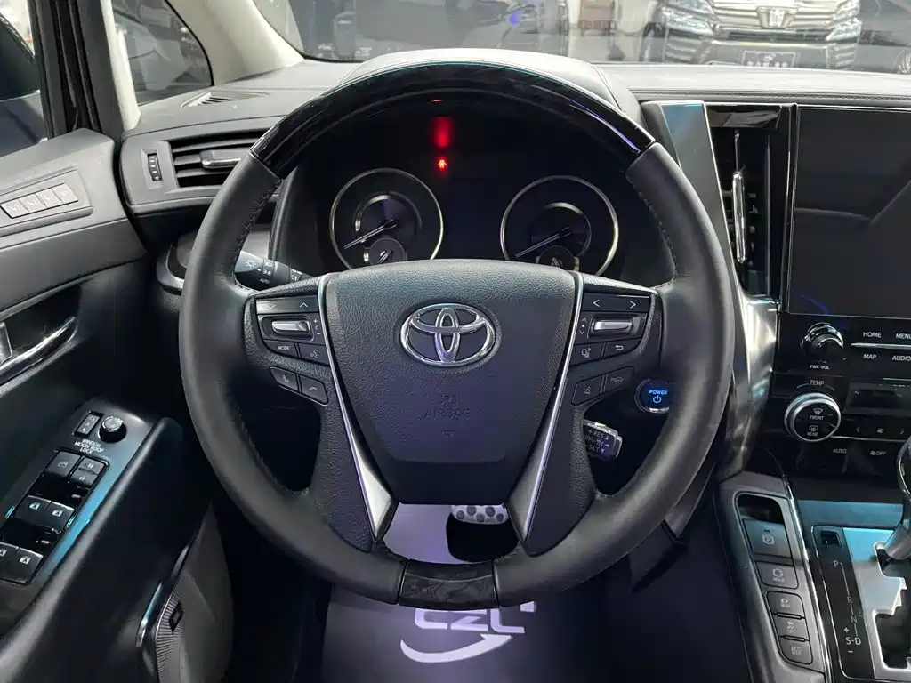 Toyota Vellfire 2020 — фото 10