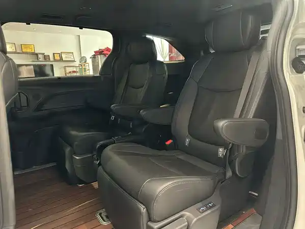 Toyota Sienna 2023