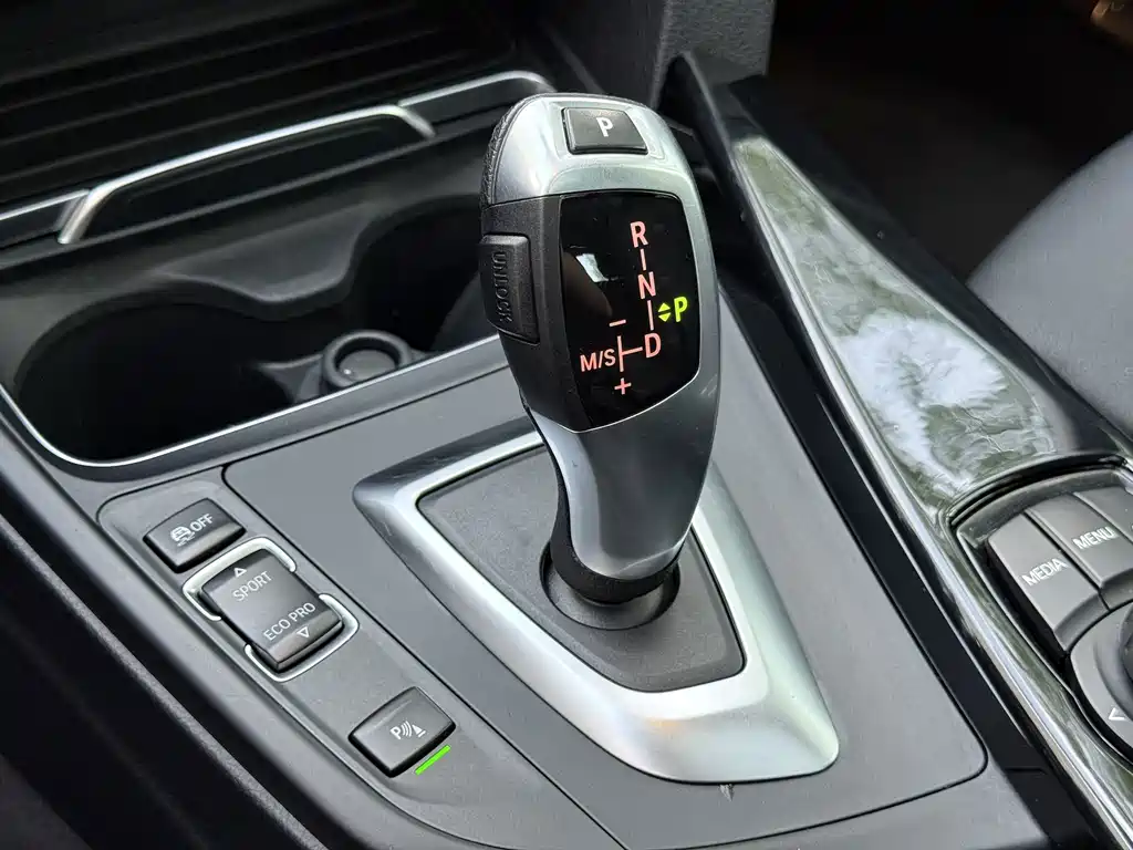 BMW 3 Series GT 2018 — фото 36