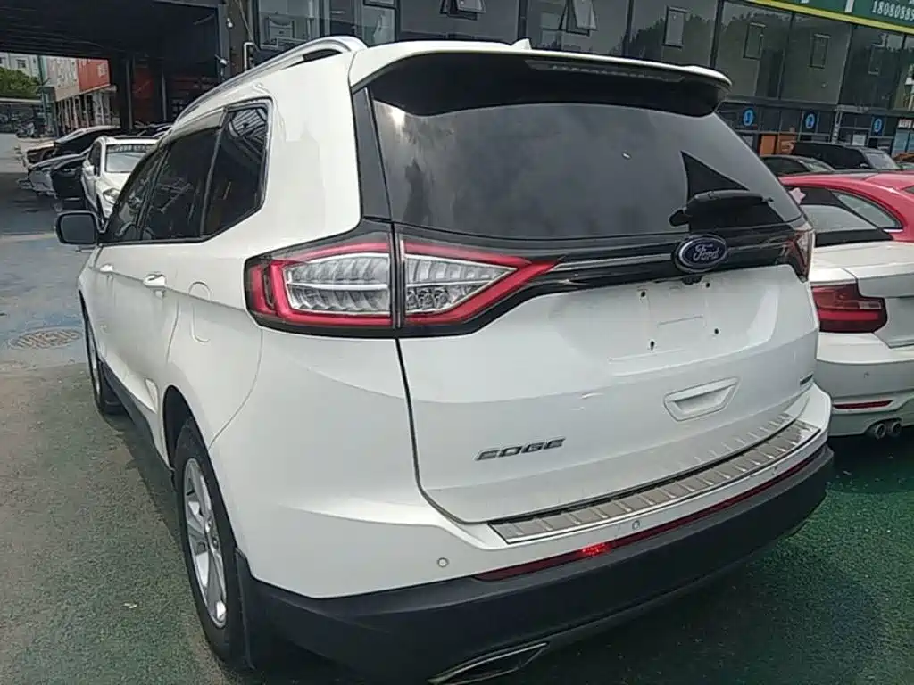 Ford Edge 2016 — фото 23