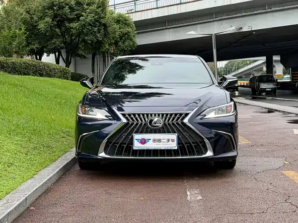 Lexus ES 2023