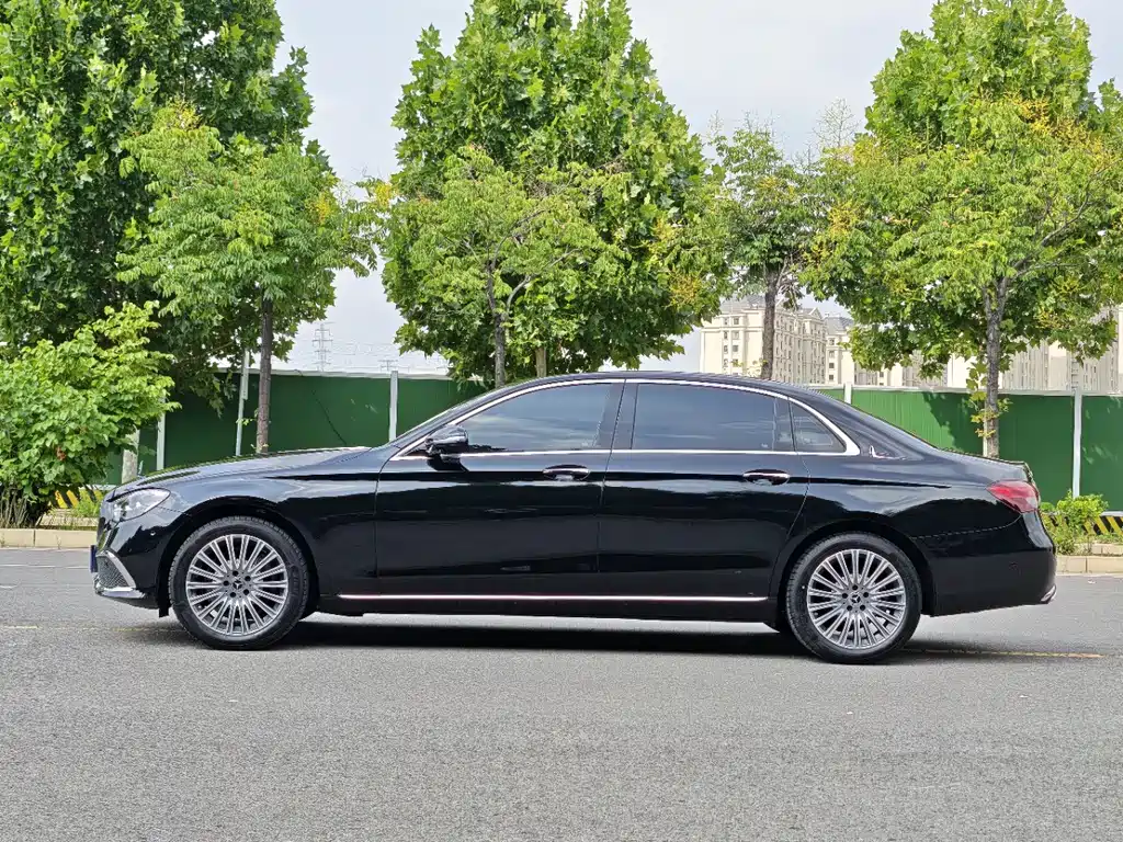 Mercedes-Benz E-Class 2023 — фото 10