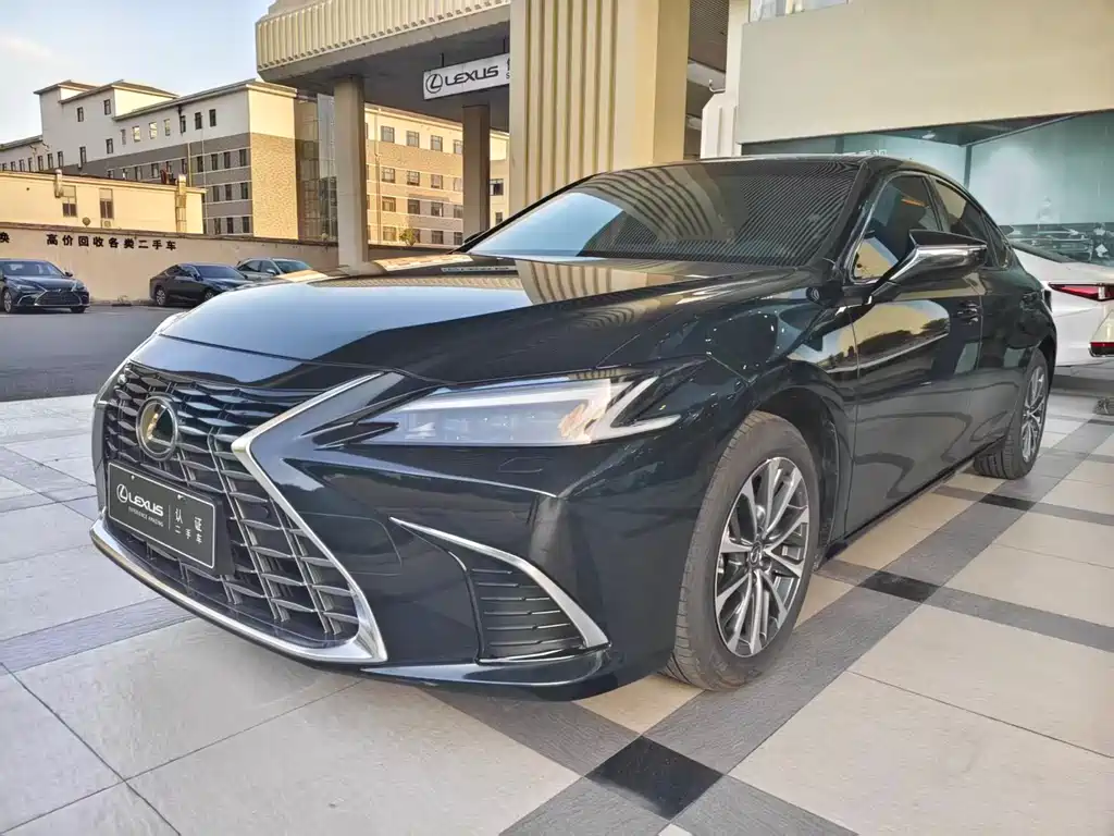 Lexus ES 2025 — фото 1