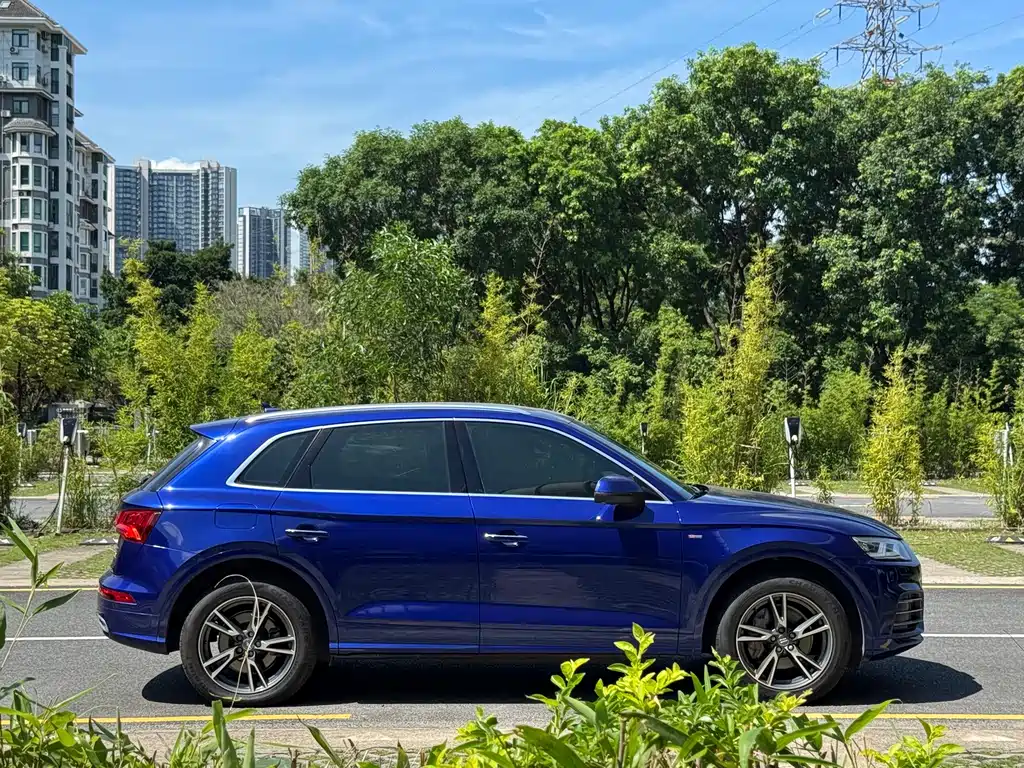 Audi Q5L 2019 — фото 17