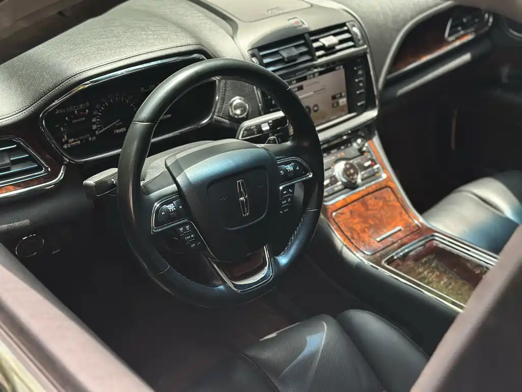 Lincoln Continental 2018 — фото 14