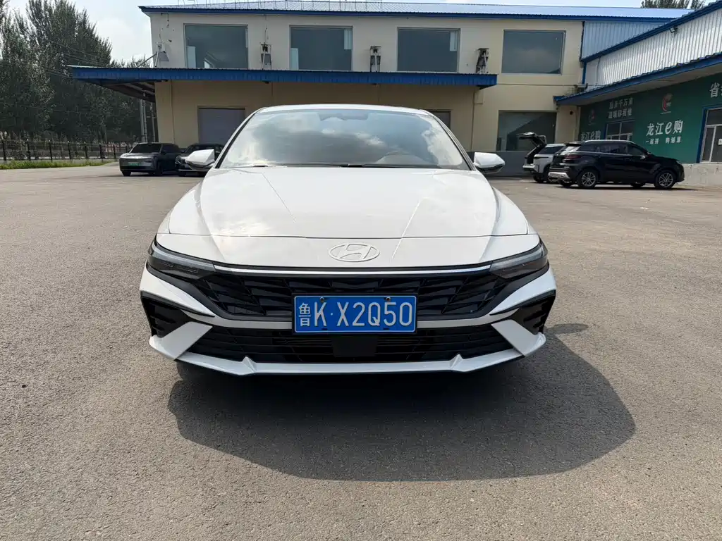 Hyundai Elantra 2023