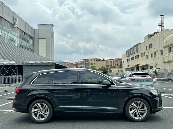 Audi Q7 2024