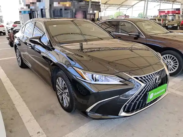 Lexus ES 2024