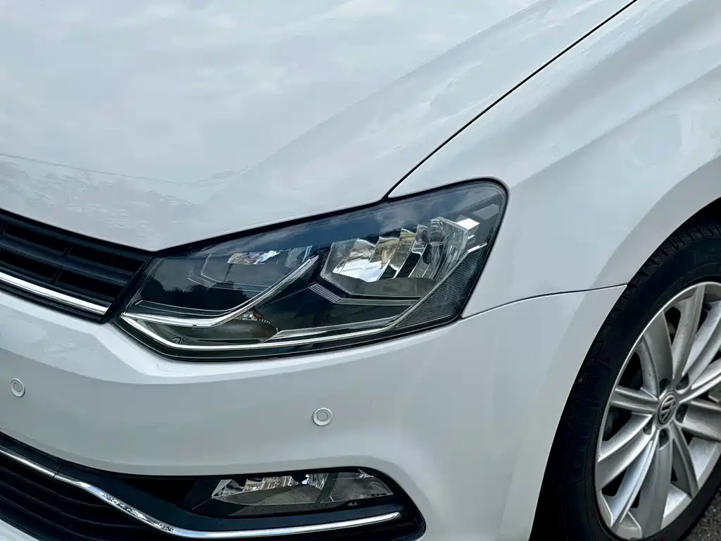 Volkswagen Polo 2015 — фото 14