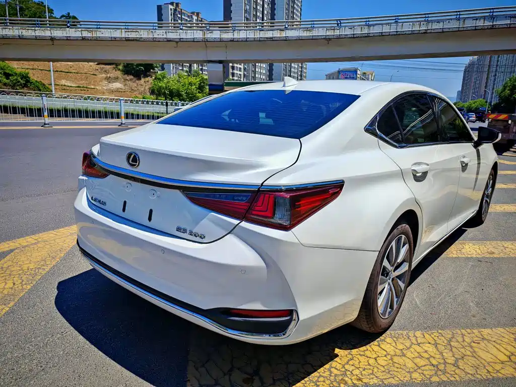 Lexus ES 2019 — фото 5
