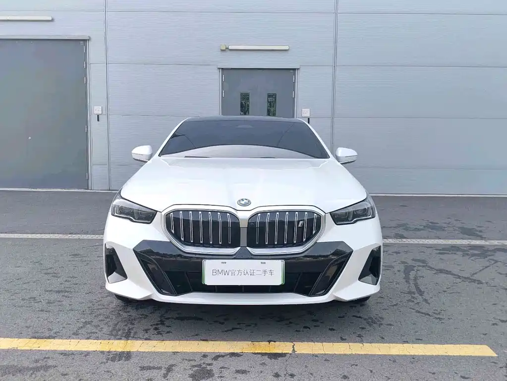 BMW i5 2025 — фото 2