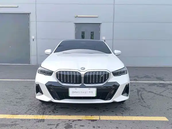 BMW i5 2025