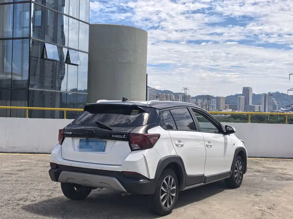 Toyota Yaris L 2021