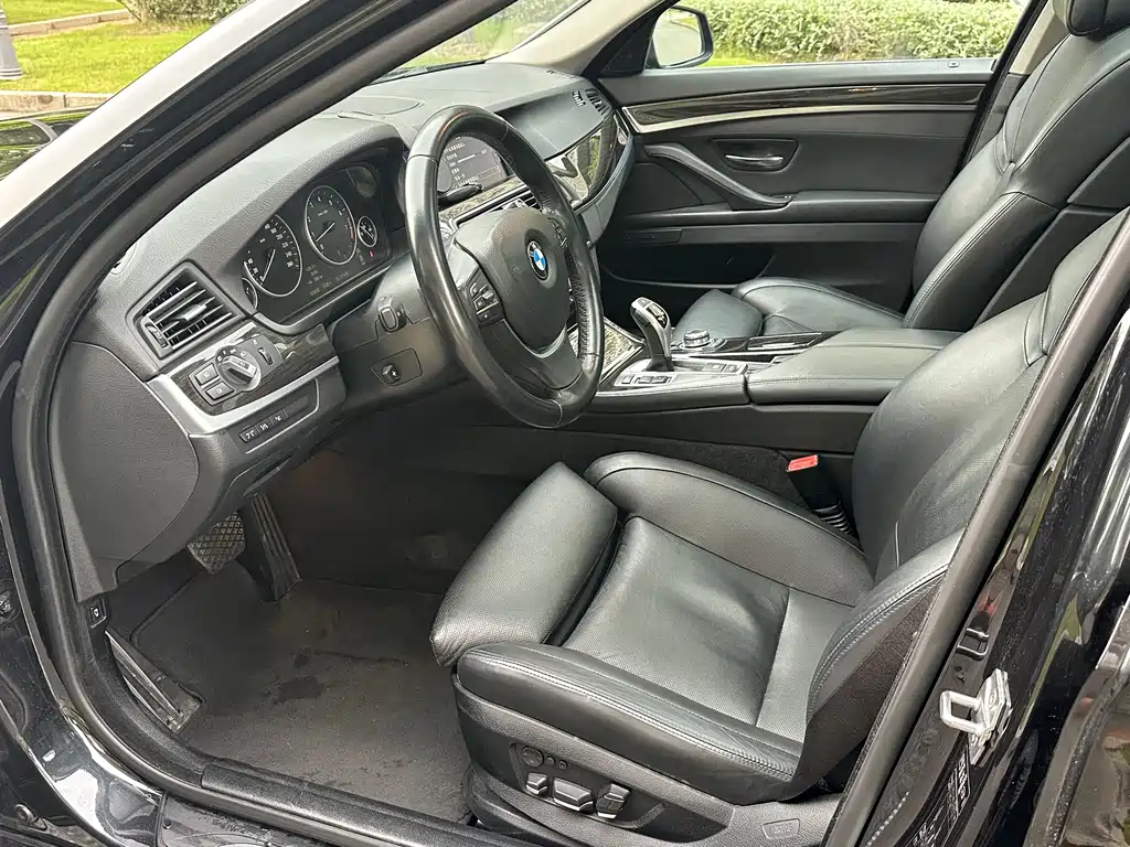 BMW 5 Series 2011 — фото 10