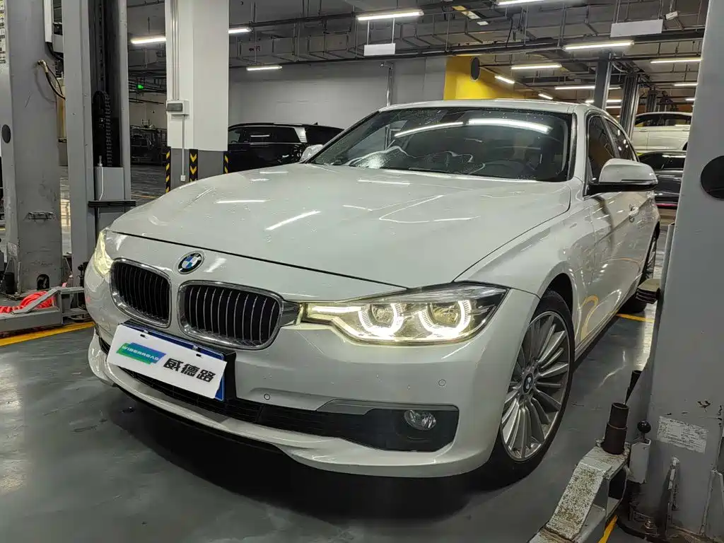 BMW 3 Series 2018 — фото 1
