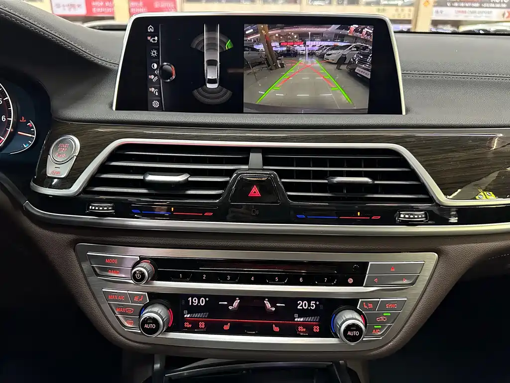 BMW 7 Series 2017 — фото 11
