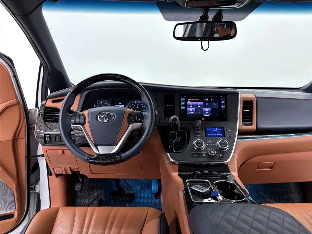 Toyota Sienna 2018 — фото 14
