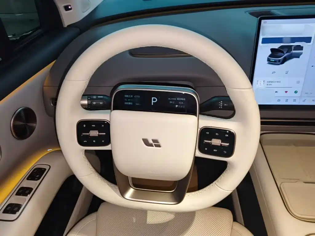 Li Auto i8 2025 — фото 11