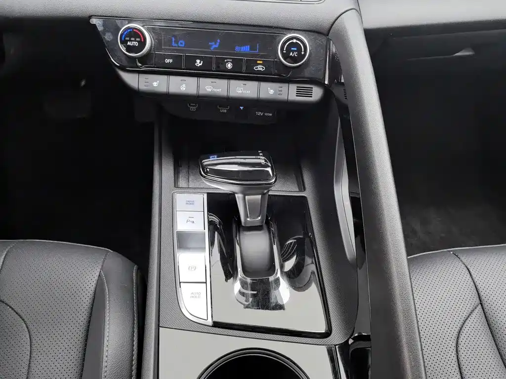 Hyundai Elantra 2025 — фото 13