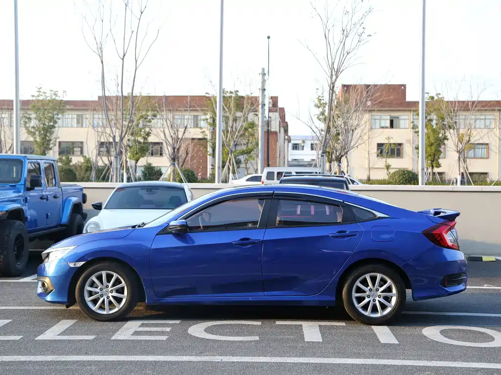 Honda Civic 2017 — фото 15
