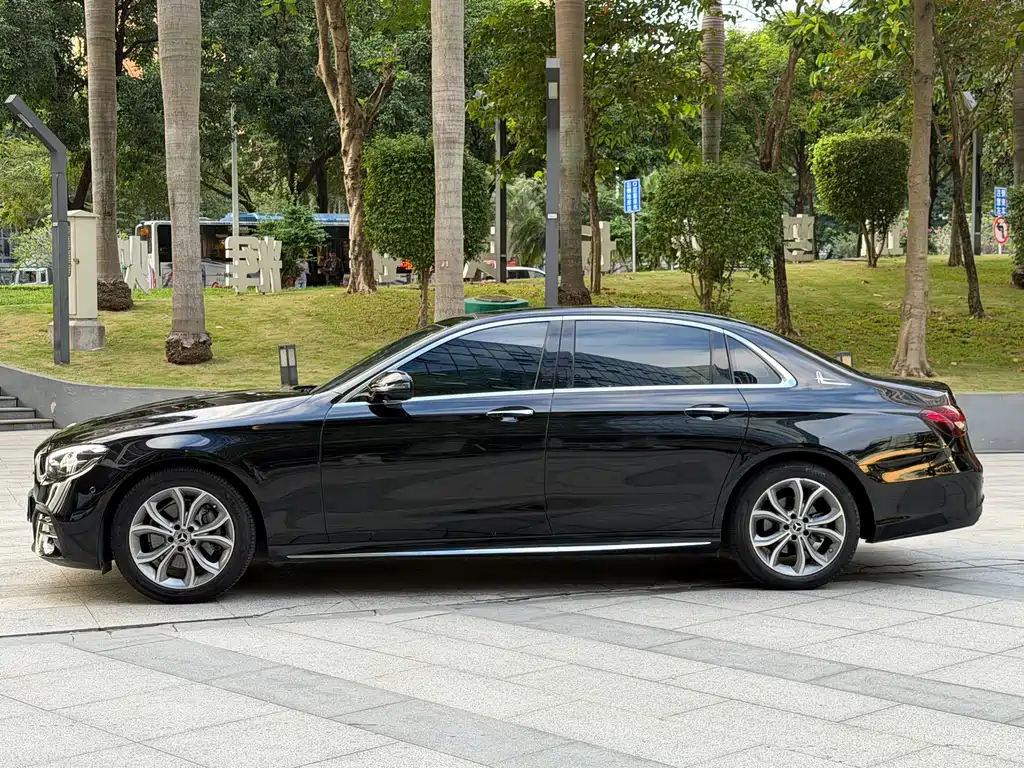Mercedes-Benz E-Class 2022 — фото 4
