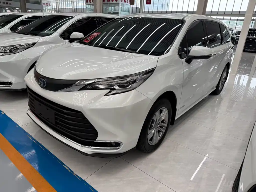 Toyota Sienna 2023 — фото 2