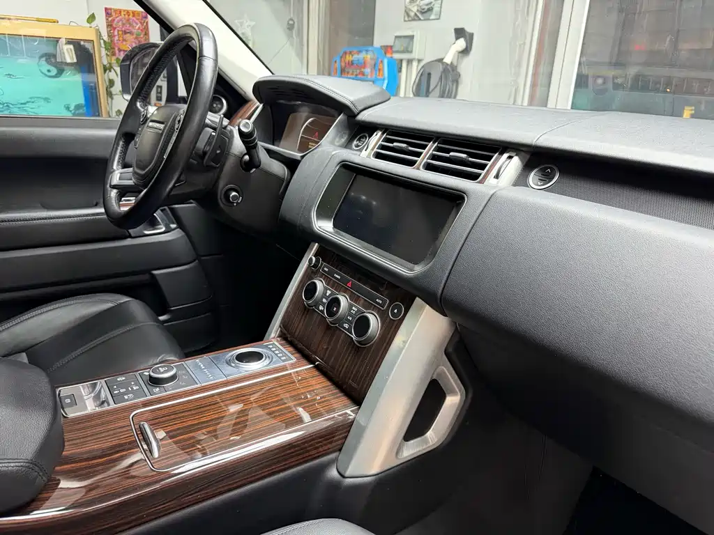 Land Rover Range Rover 2018 — фото 28