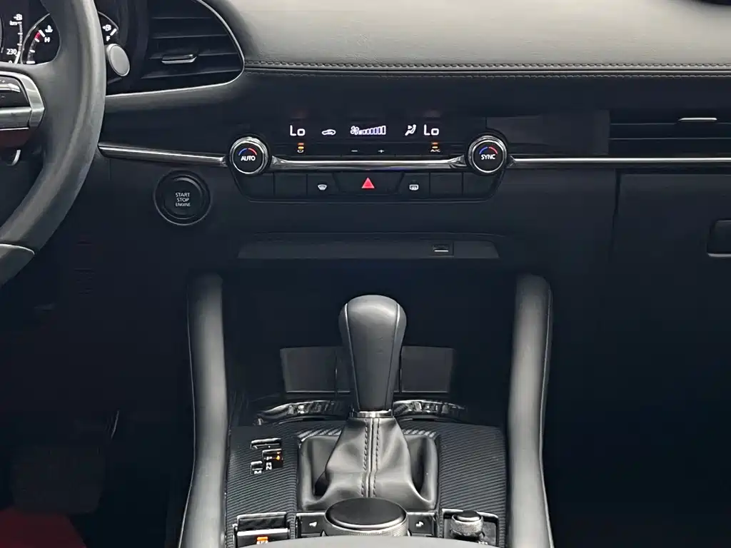 Mazda 3 Axela 2022 — фото 13