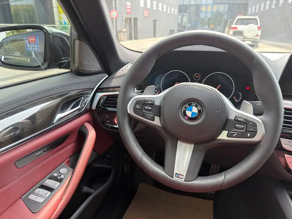 BMW 5 Series 2019 — фото 23