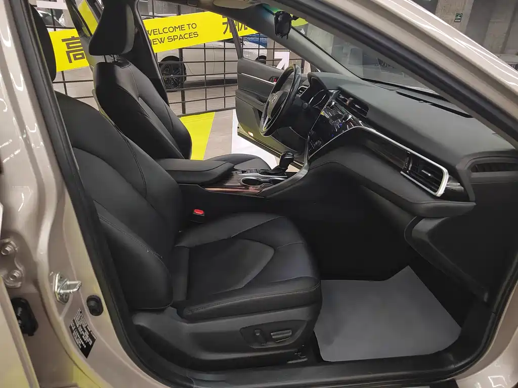 Toyota Camry 2020 — фото 12