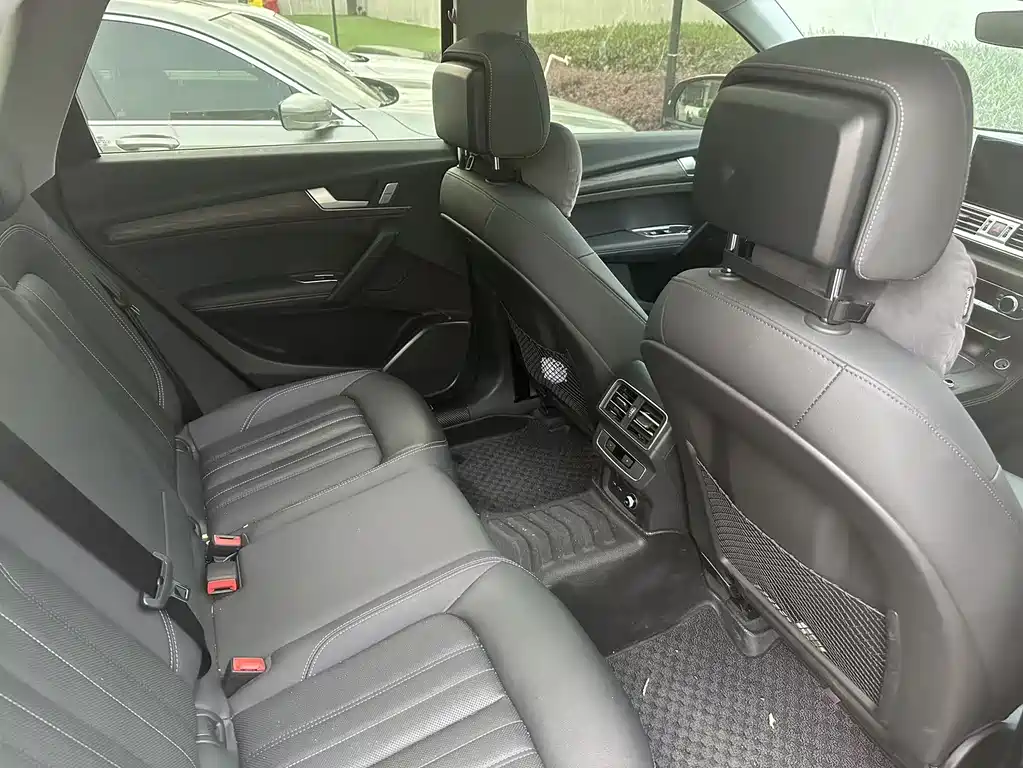 Audi Q5L 2023 — фото 10