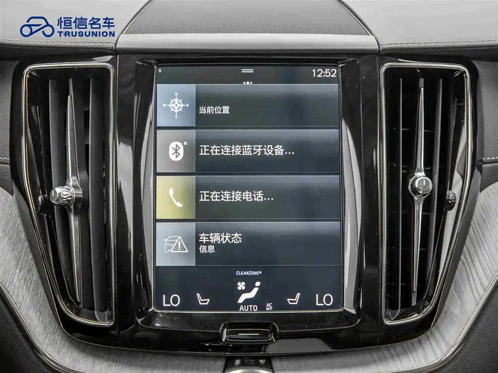 Volvo XC60 2019 — фото 18