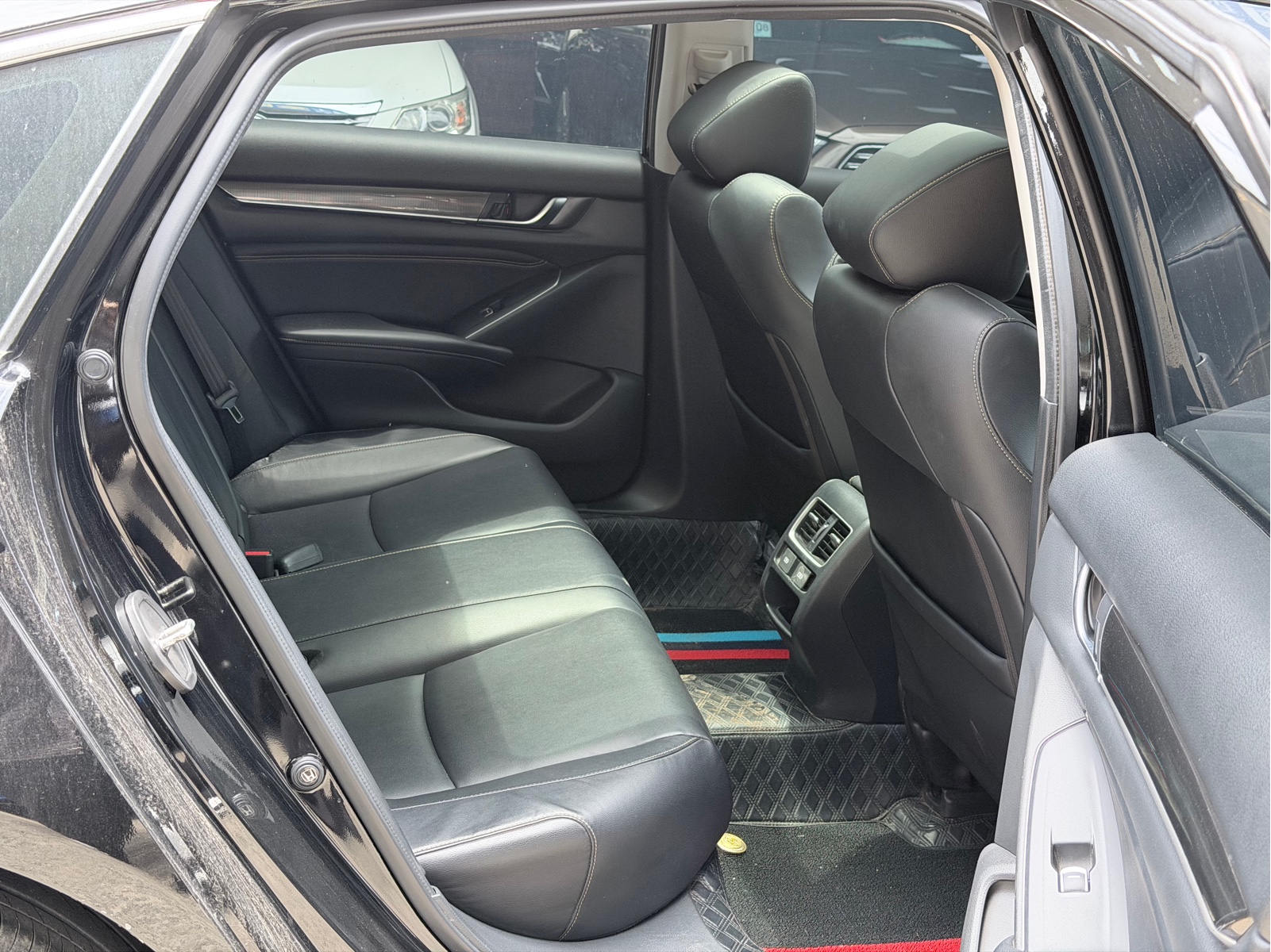 Honda Accord 2022 — фото 10