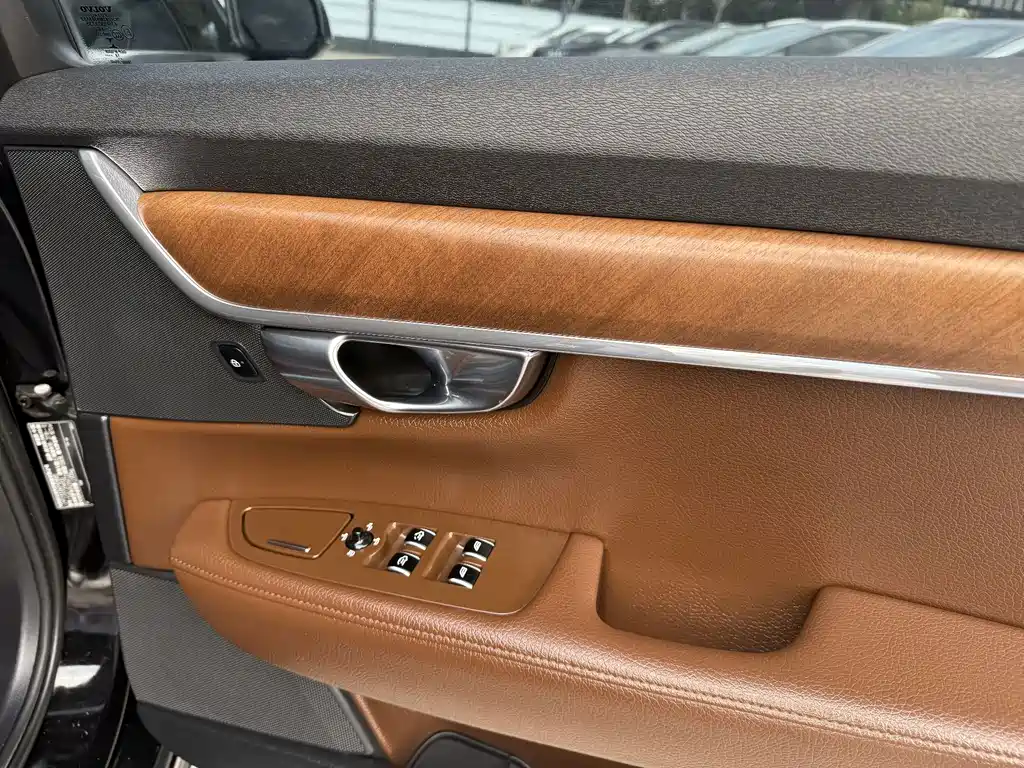 Volvo S90 2019 — фото 11