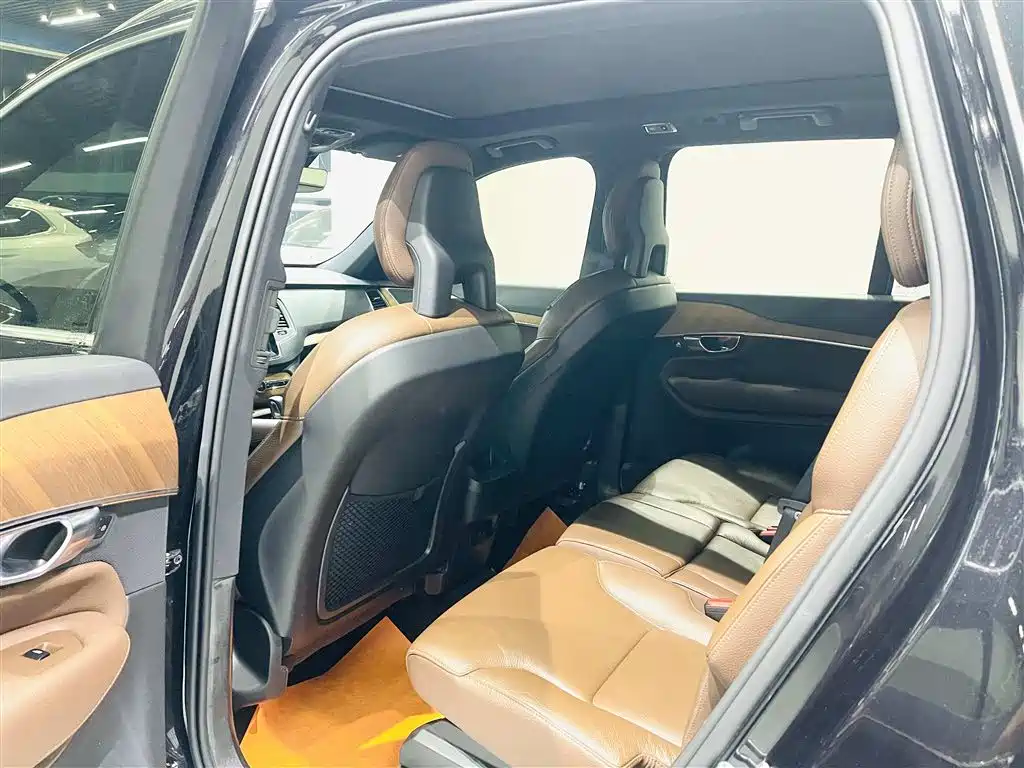Volvo XC90 2021 — фото 10