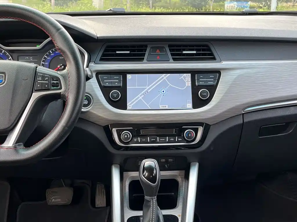 Geely Vision X3 2018 — фото 12