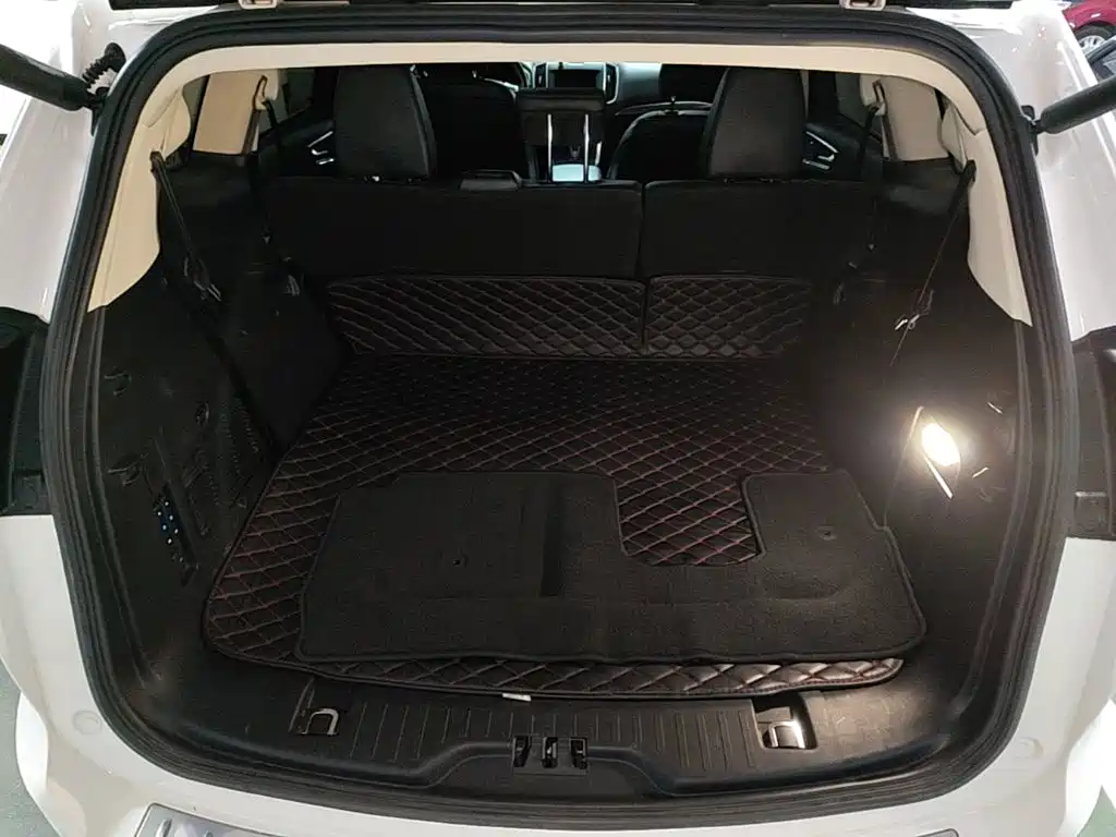 Ford Edge 2016 — фото 19