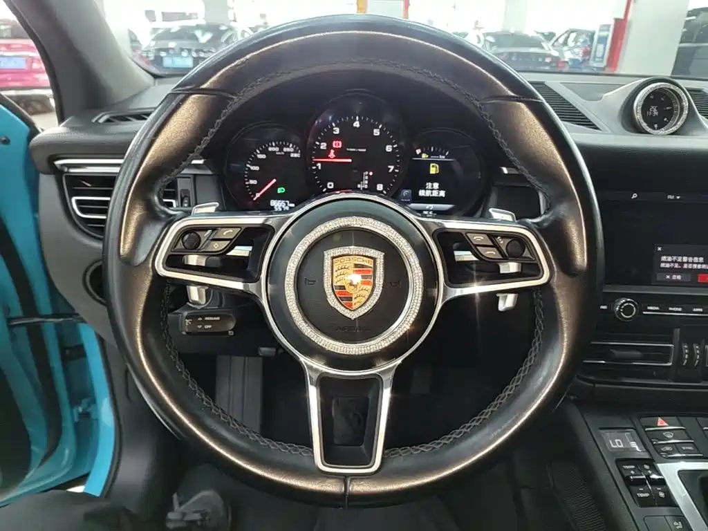 Porsche Macan 2019 — фото 11