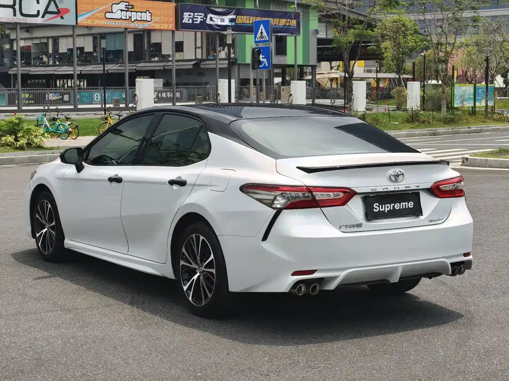Toyota Camry 2020 — фото 9