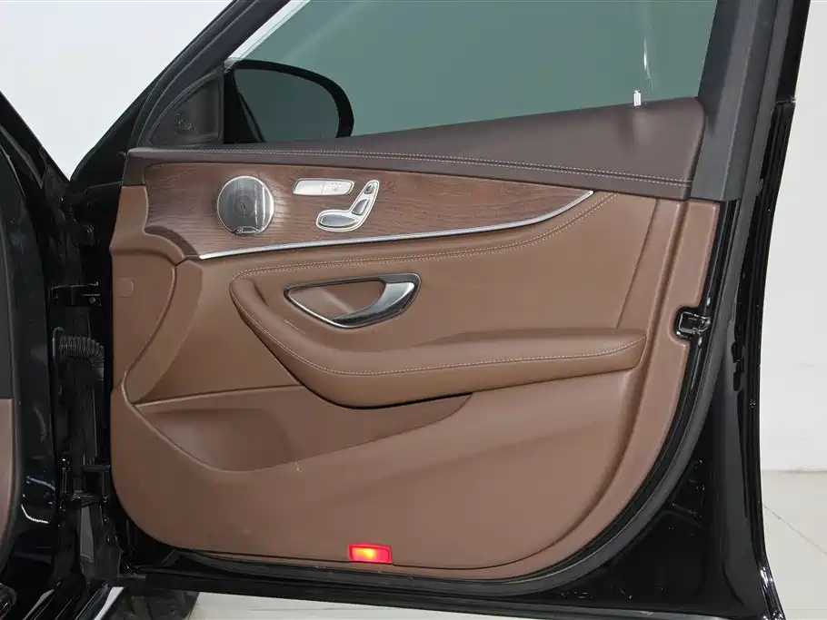 Mercedes-Benz E-Class 2022 — фото 30
