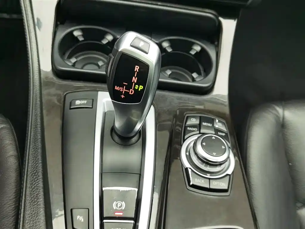 BMW 5 Series 2012 — фото 13