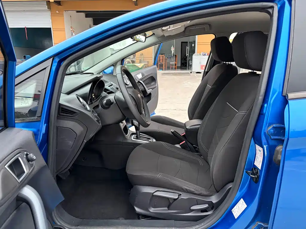 Ford Fiesta 2015 — фото 5
