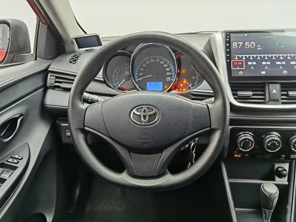 Toyota Yaris L 2019 — фото 11