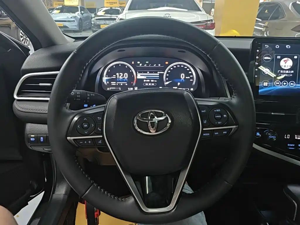 Toyota Camry 2022 — фото 11