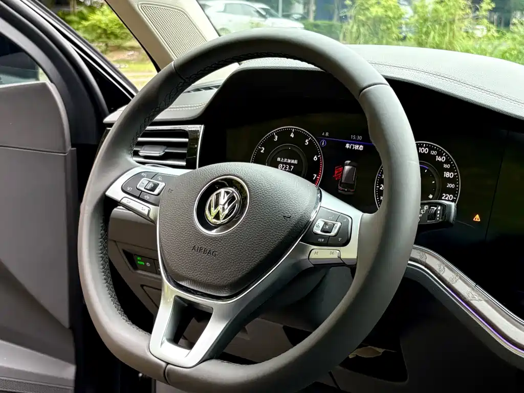 Volkswagen Touareg 2019 — фото 10